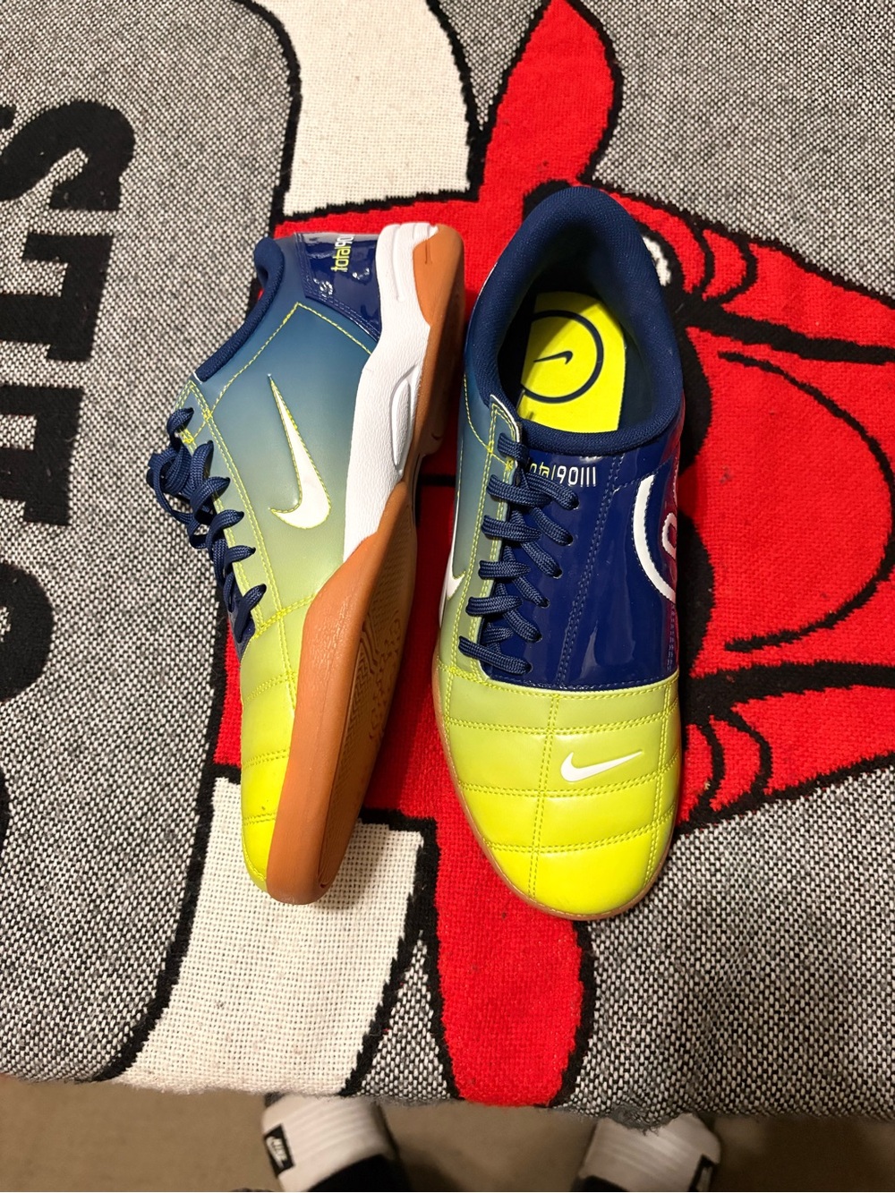 Nike total 90 “sprite” size 10 new